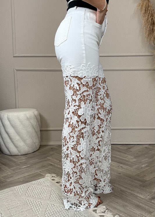 Jeans mit Häkelspitze