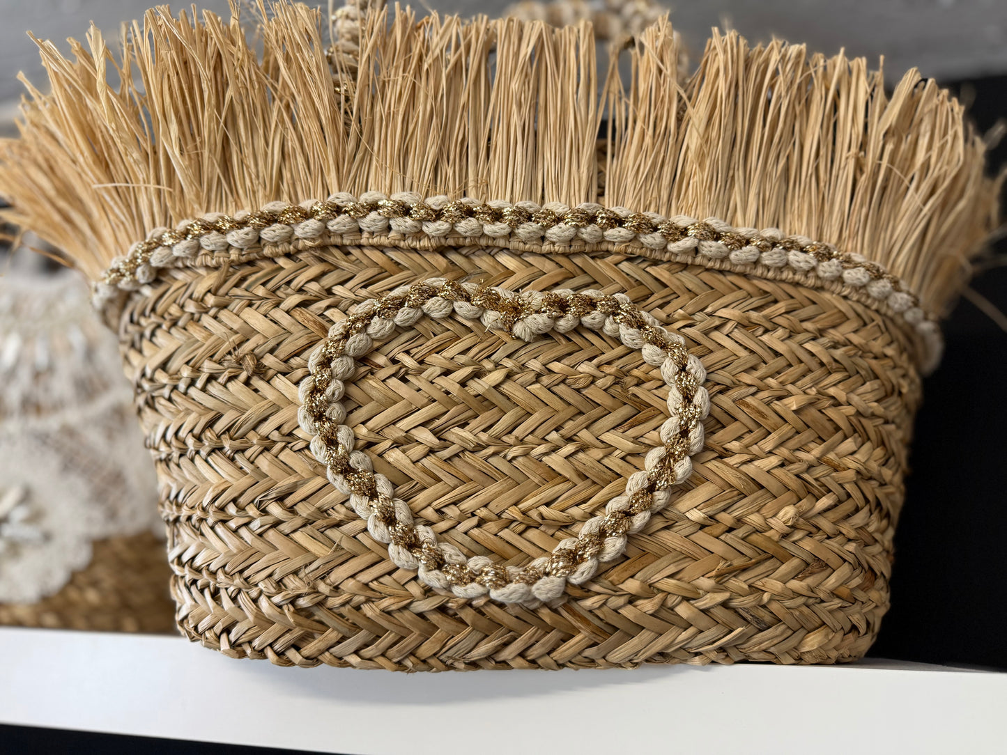 Korbtasche mit Herzapplikation
