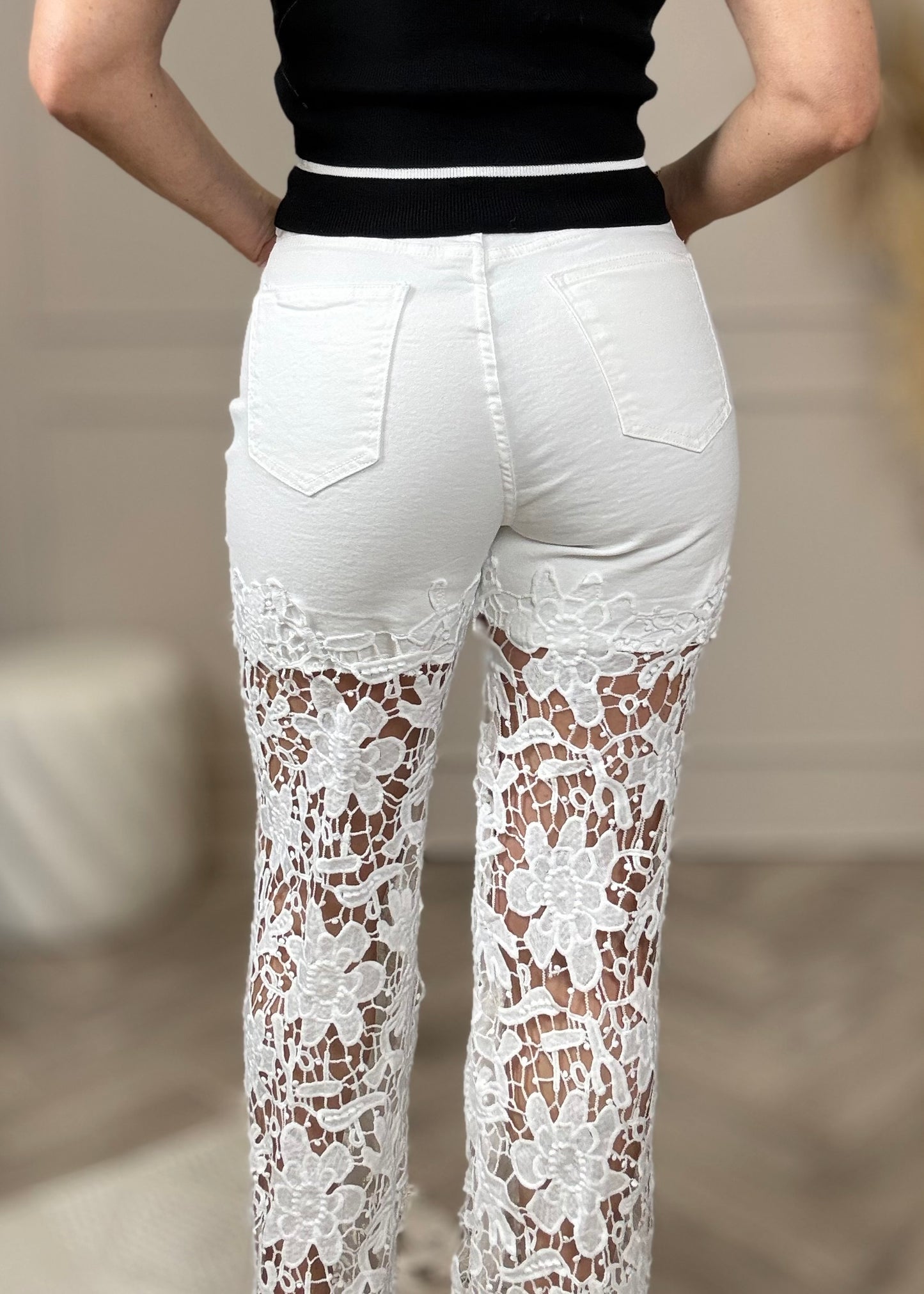 Jeans mit Häkelspitze