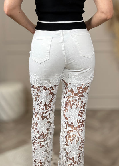Jeans mit Häkelspitze