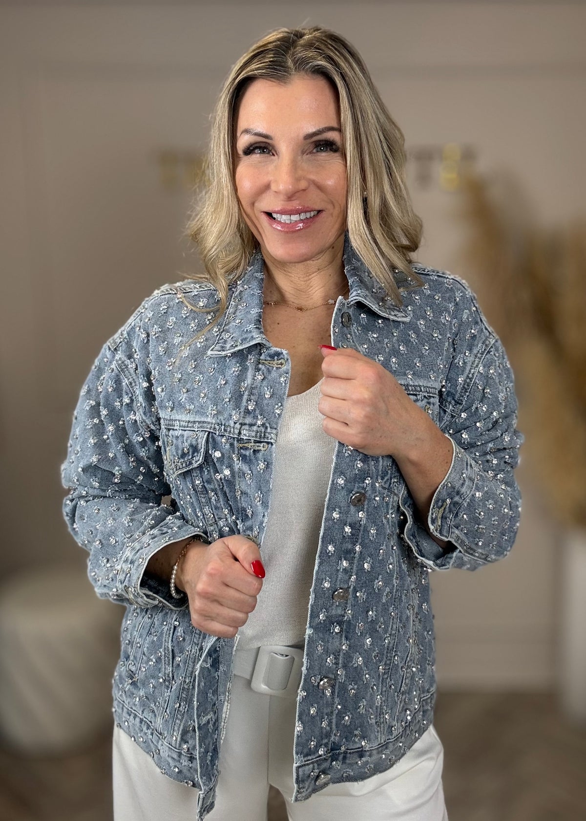 Jeansjacke mit Glitzersteinen