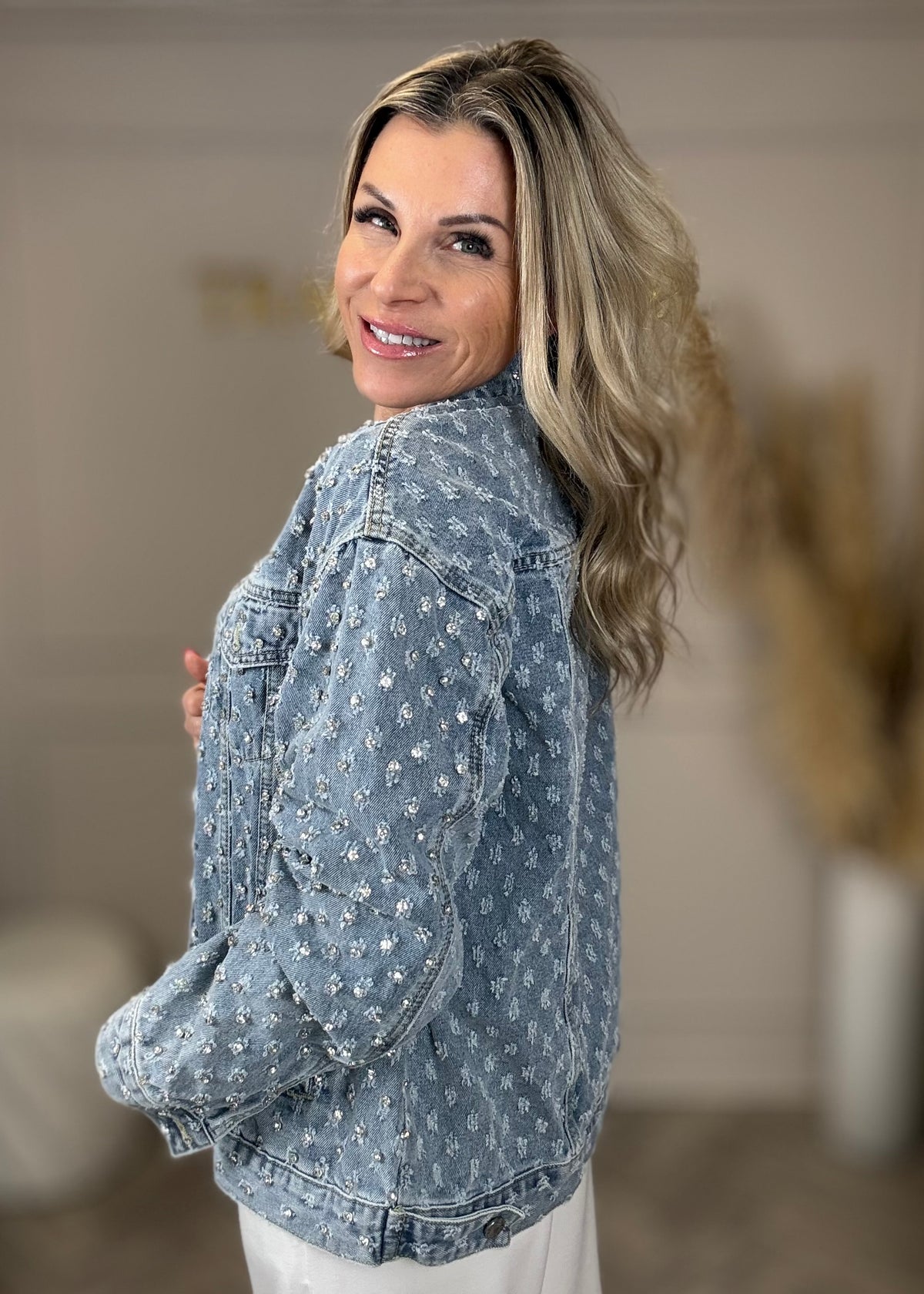 Jeansjacke mit Glitzersteinen