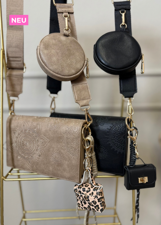 Multi Pochette mit Anhänger