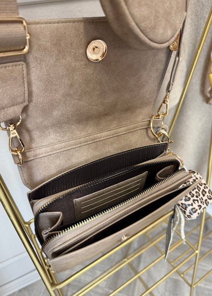 Multi Pochette mit Anhänger