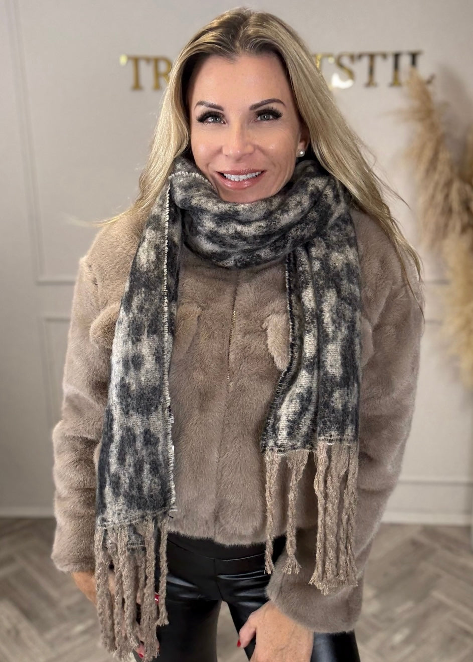 Stylische Fake Felljacke