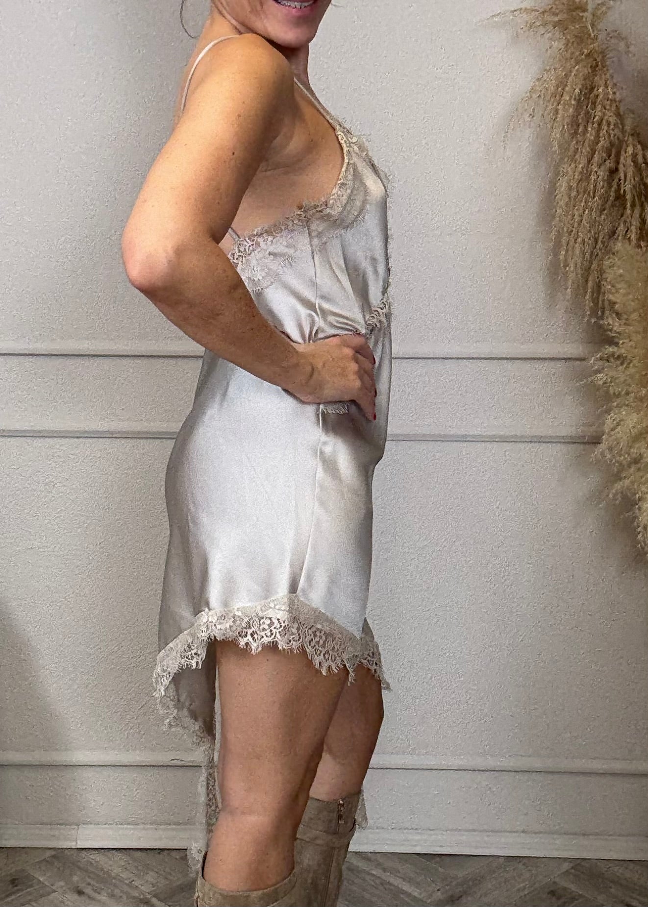 Satinkleid mit Spitze in 3 Farben