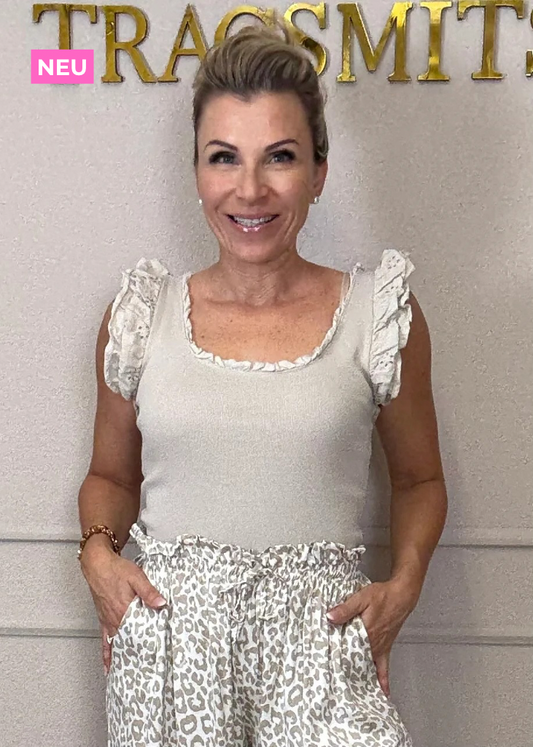 Süßes Shirts mit Lochstickerei